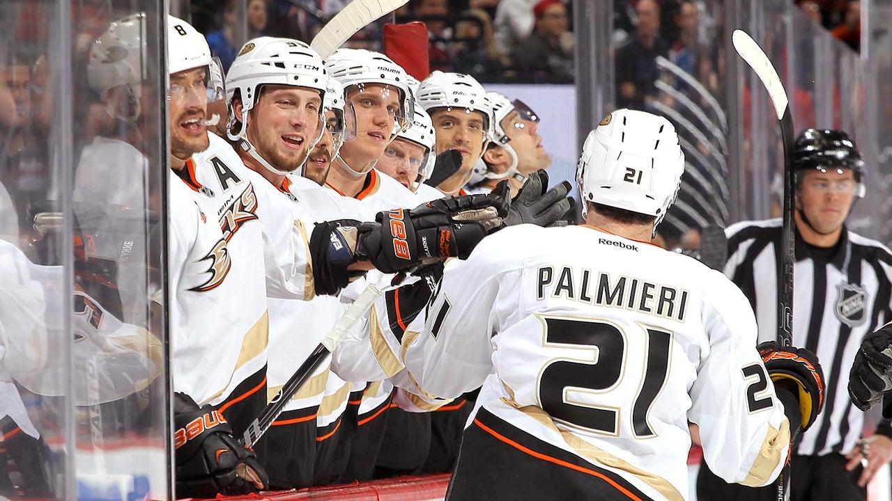 Six-goal second period lifts Ducks to win over Avalanche